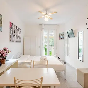 Beachfront Free Parking-pool 50m From Sea Appartamento